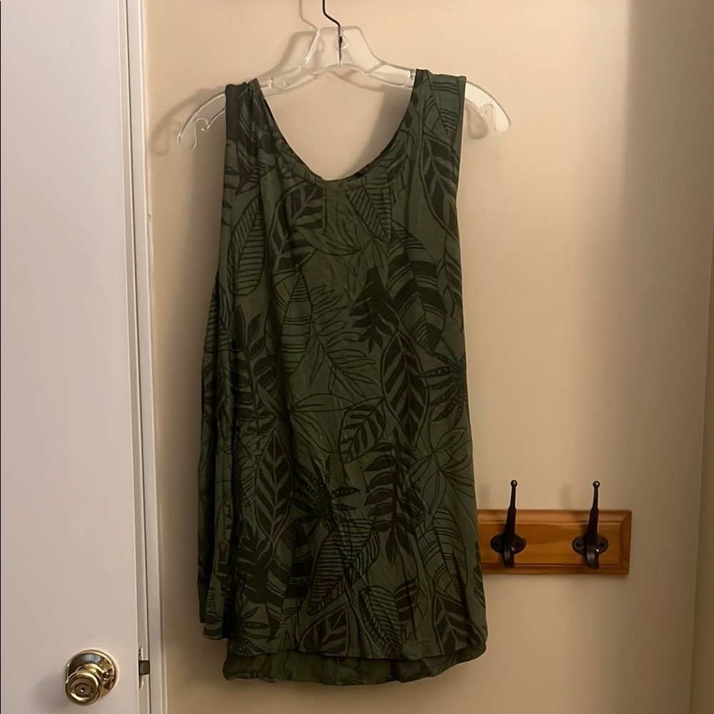 Old Navy Luxe tank size XXL green palm design